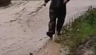 Kayseri Develi’de sel araçları sürükledi