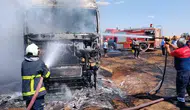 Kızıltepe’de buğday taşıyan tır yolda küle döndü
