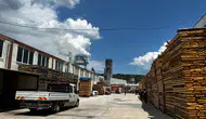 Tosya Organize Sanayi Bölgesi’nde kapı fabrikasında yangın paniği