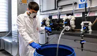 Ağrılı gençler okul laboratuvarında kendi harçlıklarını çıkarıyor
