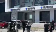 Avcılar'da kontrolden çıkan araç E-5'ten yan yola uçtu