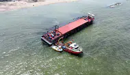 Karasu sahiline oturan dev yük gemisi için kurtarma operasyonu başladı