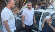Fatih’te kontrolden çıkan otomobil dükkanlara girdi