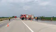Adana yolunda saman taşıyan pikap bir anda alev topuna döndü