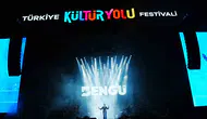 Bengü Manisa konserinde hayranlarını coşturdu