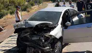 Ayvalık Sarımsaklı yolunda kaza Sürücü araçta sıkıştı