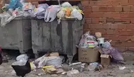 Yalıntaş Mahallesi sakinleri çöplerin toplanmaması nedeniyle isyan etti
