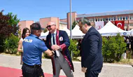 56 yaşındaki meclis üyesi üniversiteyi birincilikle bitirdi
