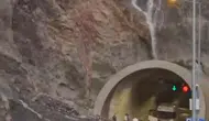 Artvin ve Erzurum arasındaki ulaşım heyelan nedeniyle kesildi