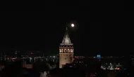 İstanbul semalarında geceyi aydınlatan dev dolunay