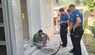 Antalya’da evini ateşe veren genç mahalleliyi sokağa döktü