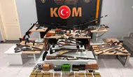 Uşak’ta cephanelik gibi eve polis operasyonu