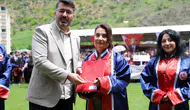 55 yaşında okul birincisi oldu