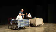 Aydınlı tiyatro öğrencileri sahnedeki performanslarıyla izleyenleri mest etti