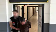 Polis süsü veren dolandırıcı şehirler arası otobüste yakayı ele verdi