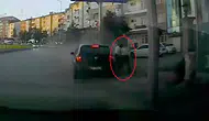 Erzurum'da kontrolden çıkan araç kaldırımdaki iki kadını kıl payı ıskaladı