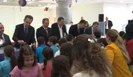 Karnesini alan öğrencilere İş Bankası’ndan kitap hediyesi