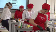Osmaniyeli öğrenciler okul mutfağında hem meslek öğreniyor hem de para kazanıyor