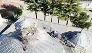 Çorum'da cami kubbesindeki yavru leylek kurtarma operasyonu