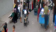 Adana'da pazarda yankesicilik için 12 yaşındaki çocuğu kullandı