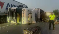 Kırıkkale yolunda hurda yüklü TIR devrildi