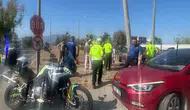 Aydın’da ani fren kazası Otomobil direğe çarptı