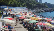 Zonguldak Kapuz Plajı'nda adım atacak yer kalmadı