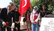 Antalya 15 Temmuz şehidini kabri başında dualarla andı
