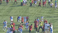 Mersin'deki futbol turnuvasında saha bir anda karıştı