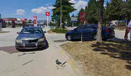 Yalvaç’ta iki otomobil kavşakta çarpıştı