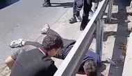 Esenler'de motosiklet virajı alamadı Bir kişi ağır yaralandı