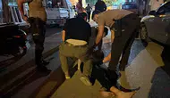 Burdur’da gece devriyesindeki polis kavgaya karışan gençleri karakola götürdü