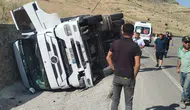 Malatya yolunda tır devrildi