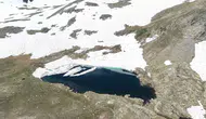 Temmuz ayında kış manzarası Gümüşhane zirvelerini süslüyor