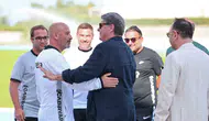 Serdal Adalı Beşiktaş’ın Slovakya kampına çıkarma yaptı