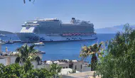 Dev kruvaziyer Aroya bin 500'den fazla turisti Bodrum'a getirdi