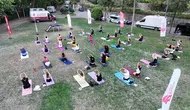 Efeler’de gün batımı yogasıyla stres attılar