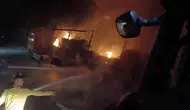 Lapseki yolunda seyir halindeki tırın dorsesi küle döndü