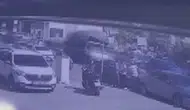 Tuzla’da inşaat malzemesi taşıyan kamyonet devrildi