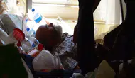 Bursa'da çöp eve dönüşen dairede mahsur kalan yaşlı adam kurtarıldı