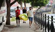 Adana'da gönüllü gençler sulama kanallarında ölüm nöbeti tutuyor