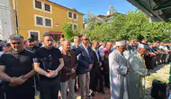 Fatma Betül Sayan Kaya halasını son yolculuğuna uğurladı