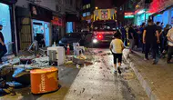 Fatih'te yürürken tepelerine beton parçaları yağdı