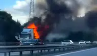 Sapanca yolunda kargo kamyonu küle döndü