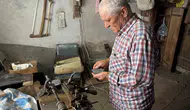 Manda boynuzundan tarak yapan son ustaların izinde