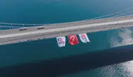 İstanbul’un üç köprüsü 15 Temmuz için Türk bayraklarıyla donatıldı