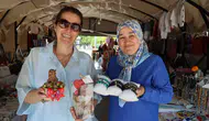 Kırşehirli kadınlar el emeği ürünlerini Cacabey Meydanı’nda nakde çeviriyor