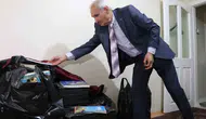 Sivaslı baba şehit oğlunun anısını kütüphaneyle yaşatıyor