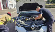 Bursa'da otomobilin motoruna gizlenen kedi kilometrelerce yol katetti