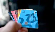 Çoklu kredi kartı kullanımında yapılan gizli hatalar
